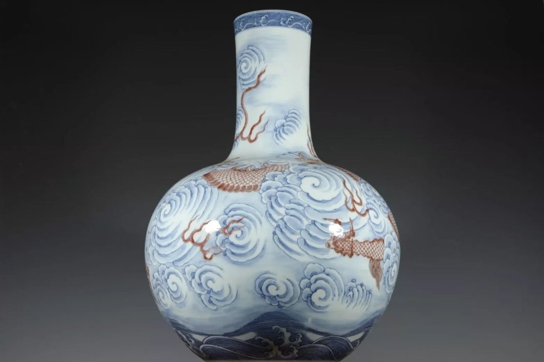 Rare Qing Dynasty Chinese Porcelain Blue and White Under glaze Red Dragon Vase